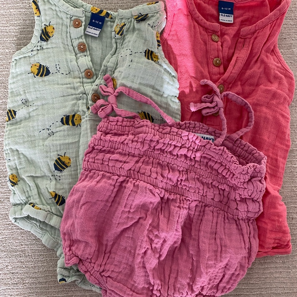Old Navy Baby Girl 6-12M Rompers